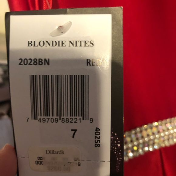 NWT red formal dress. $150 unaltered and unworn - Picture 8 of 8